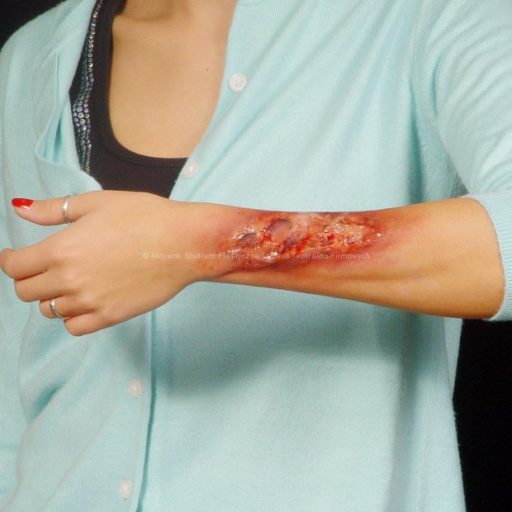 efekty specjalne sfx rany wykonane w wyższej szkole artystycznej